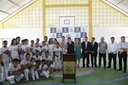 Governador entrega Quadra Poliesportiva em Campo Maior - Foto: João Albert